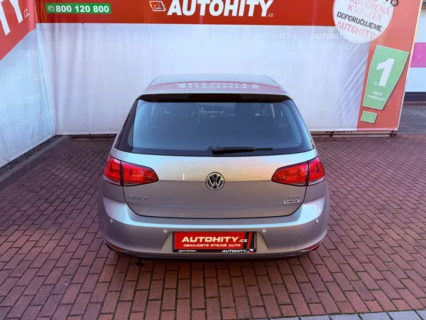 Volkswagen Golf 1.2 TSi Highline, ČR - foto 7