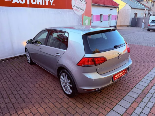 Volkswagen Golf 1.2 TSi Highline, ČR - foto 8