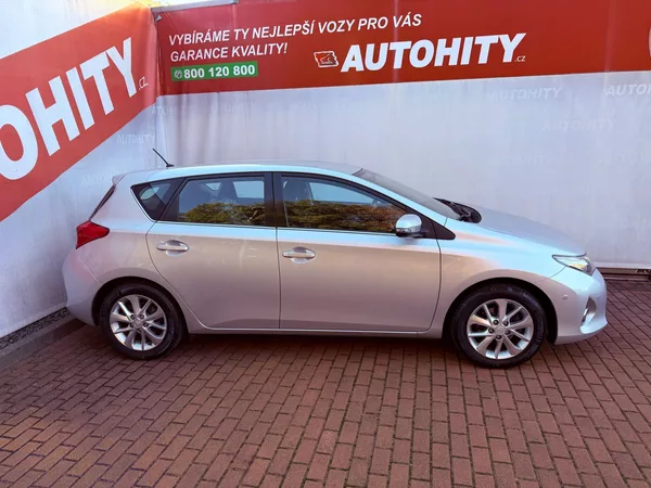 Toyota Auris 1.6 Life+, Serviska - foto 5
