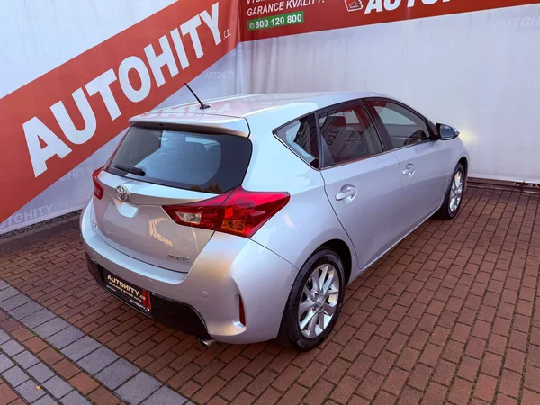 Toyota Auris 1.6 Life+, Serviska - foto 6