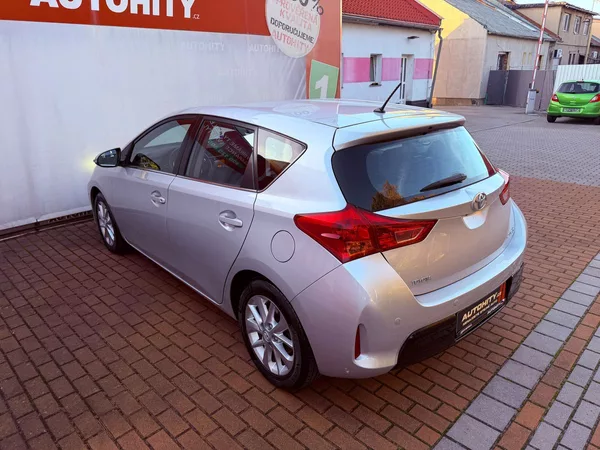 Toyota Auris 1.6 Life+, Serviska - foto 8