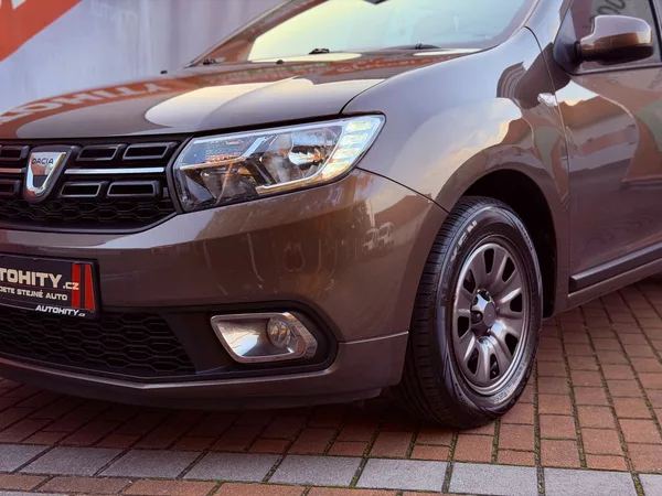 Dacia Logan 1.2 16V Arctica, ČR, Klimatiza - foto 3