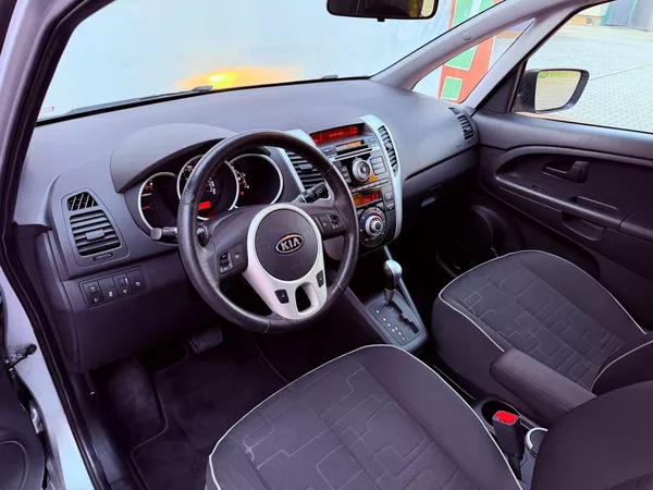 Kia Venga 1.6 Aut. Spirit, 1.Maj, Servis - foto 13