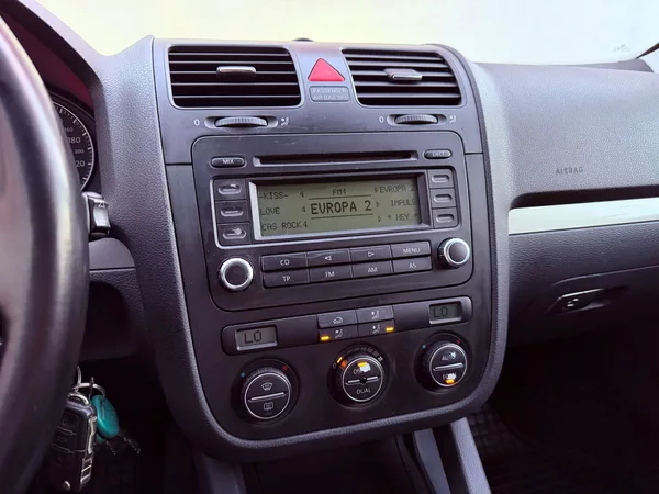 Volkswagen Golf 2.0 TDi, ČR - foto 17