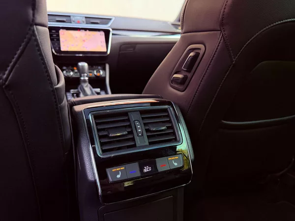 Škoda Superb 2.0 TDi DSG 4x4 L&K, ČR - foto 16
