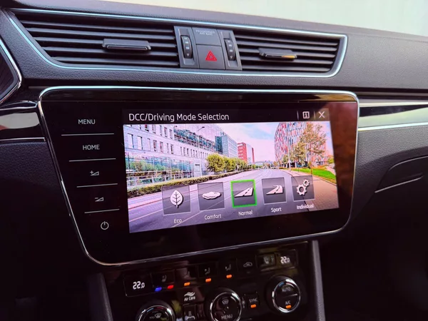 Škoda Superb 2.0 TDi DSG 4x4 L&K, ČR - foto 27