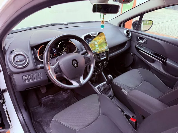 Renault Clio 0.9 TCe, ČR, 1.Maj - foto 15
