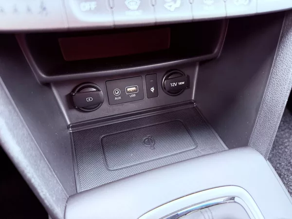 Hyundai Kona 1.6 T-GDi Premium Aut., Max vý - foto 25