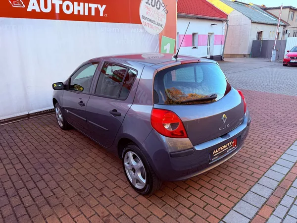 Renault Clio 1.2, ČR - foto 8
