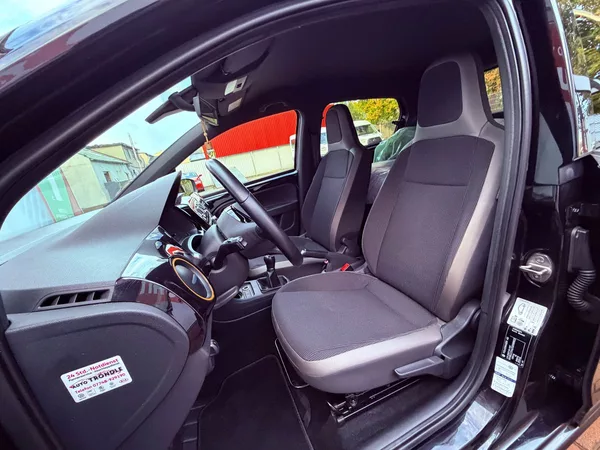 Volkswagen up! 1.0 Colour Serviska - foto 13