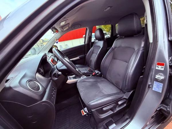 Suzuki Vitara 1.6 Comfort+, Serviska, Navi - foto 13