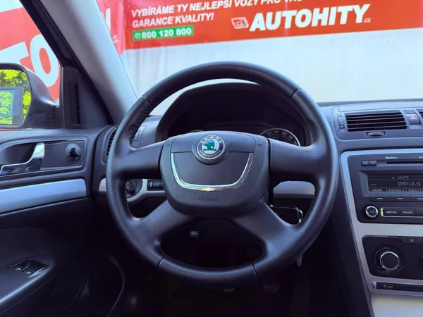 Škoda Octavia 1.6 MPi Ambiente, ČR - foto 15