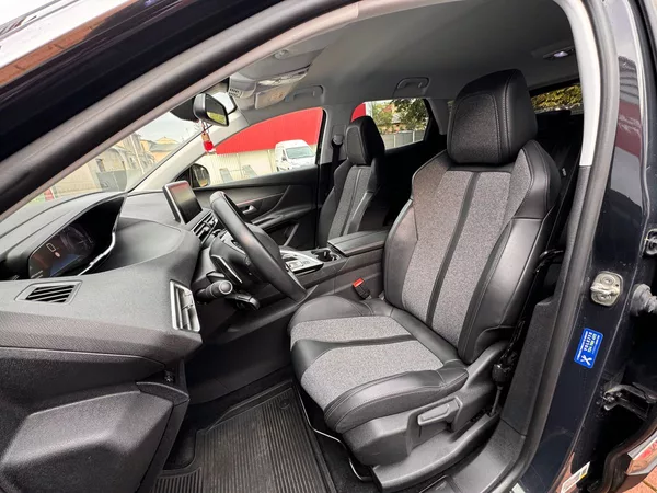 Peugeot 3008 1.5 BlueHDi Allure Aut., ČR - foto 12