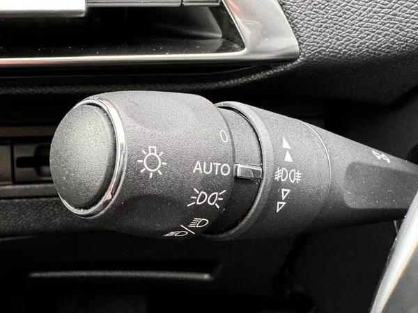 Peugeot 3008 1.5 BlueHDi Allure Aut., ČR - foto 16