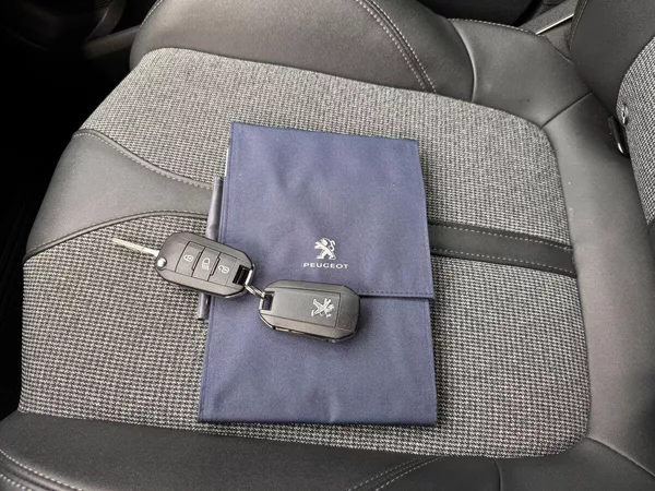 Peugeot 3008 1.5 BlueHDi Allure Aut., ČR - foto 23
