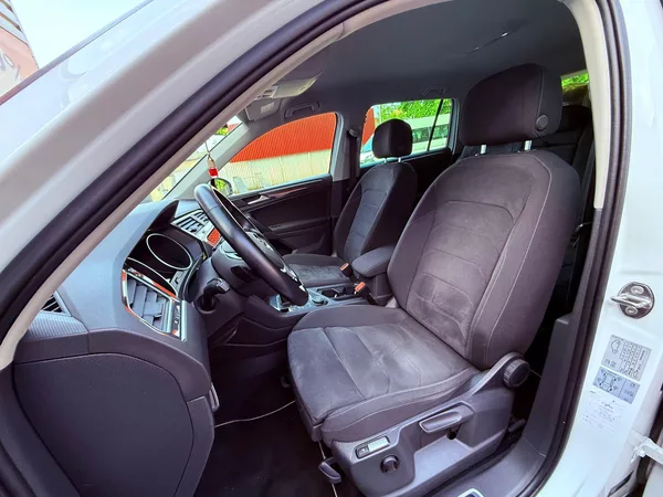 Volkswagen Tiguan 2.0 TDi DSG 4M, ČR, Serviska - foto 16