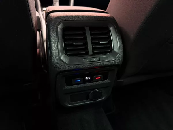 Volkswagen Tiguan 2.0 TDi Elegance DSG 4x4, ČR - foto 15