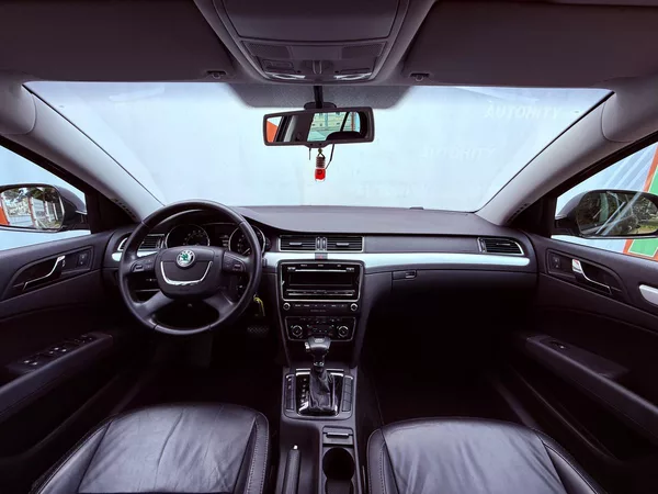 Škoda Superb 2.0 TDi DSG Elegance - foto 17