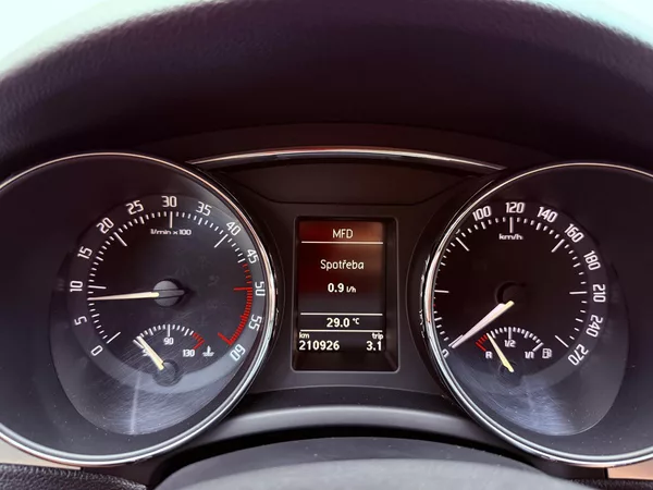 Škoda Superb 2.0 TDi DSG Elegance - foto 18