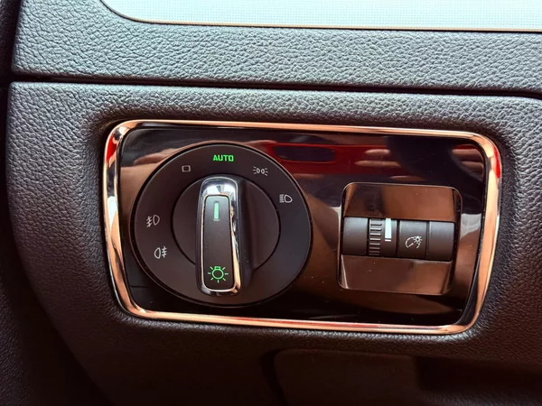 Škoda Superb 2.0 TDi DSG Elegance - foto 24