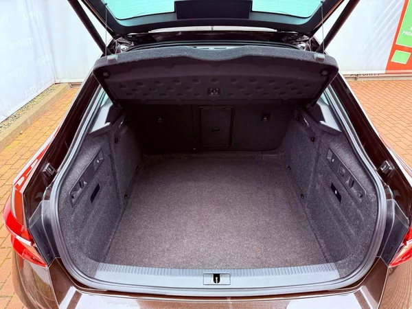 Škoda Superb 2.0 TDi Style, ČR, 1.Maj - foto 10