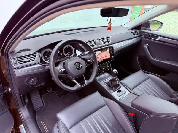 Škoda Superb 2.0 TDi Style, ČR, 1.Maj - foto 15