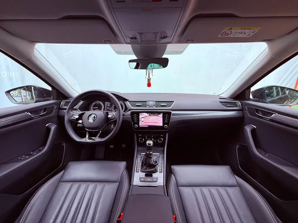Škoda Superb 2.0 TDi Style, ČR, 1.Maj - foto 17