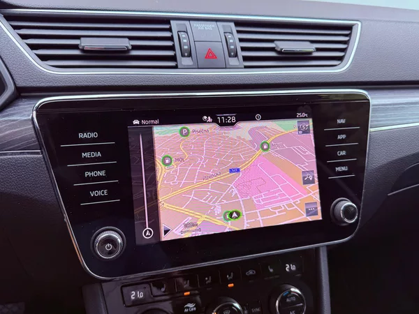 Škoda Superb 2.0 TDi Style, ČR, 1.Maj - foto 23