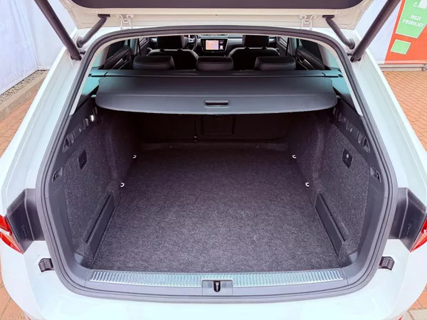 Škoda Superb 2.0 TDi Scout 4x4 DSG, ČR, 1.M - foto 10