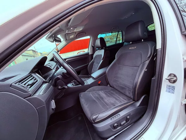 Škoda Superb 2.0 TDi Scout 4x4 DSG, ČR, 1.M - foto 16