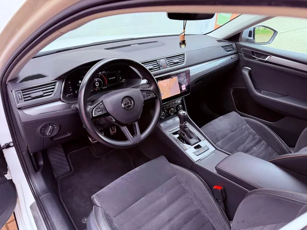 Škoda Superb 2.0 TDi Scout 4x4 DSG, ČR, 1.M - foto 18
