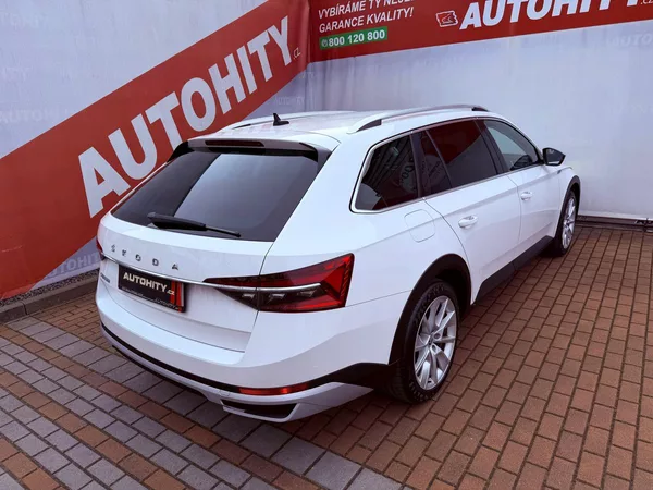 Škoda Superb 2.0 TDi Scout 4x4 DSG, ČR, 1.M - foto 2