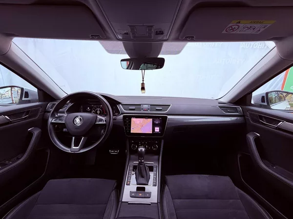 Škoda Superb 2.0 TDi Scout 4x4 DSG, ČR, 1.M - foto 20