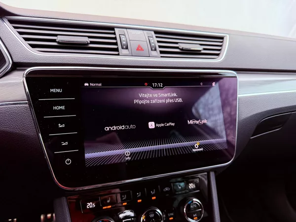 Škoda Superb 2.0 TDi Scout 4x4 DSG, ČR, 1.M - foto 24