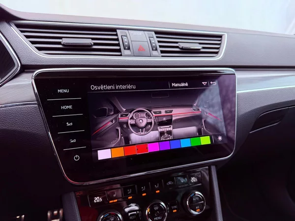 Škoda Superb 2.0 TDi Scout 4x4 DSG, ČR, 1.M - foto 25