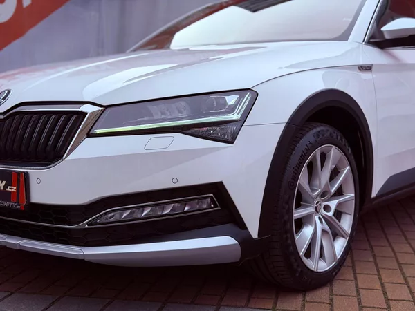 Škoda Superb 2.0 TDi Scout 4x4 DSG, ČR, 1.M - foto 4
