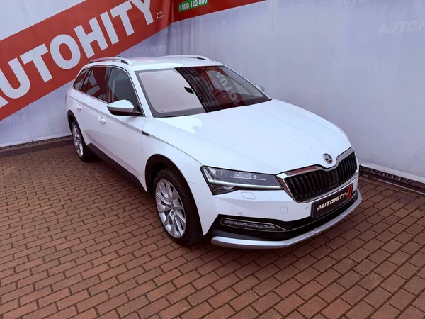 Škoda Superb 2.0 TDi Scout 4x4 DSG, ČR, 1.M - foto 6