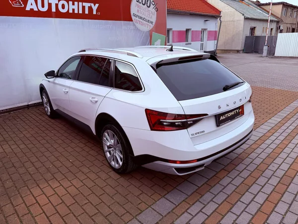 Škoda Superb 2.0 TDi Scout 4x4 DSG, ČR, 1.M - foto 9
