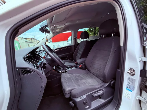 Volkswagen Touran 2.0 TDi Highline, ČR, 7 míst - foto 15