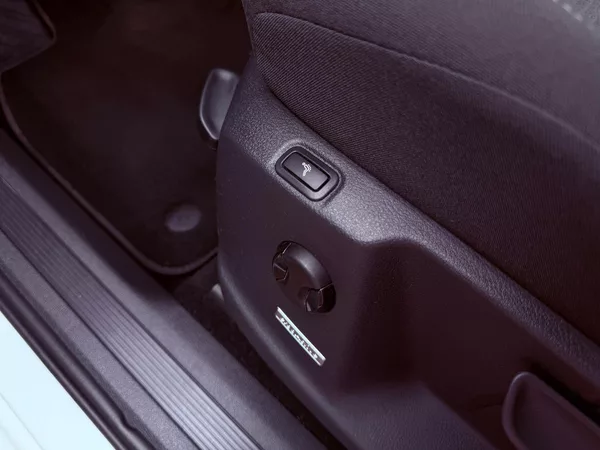 Volkswagen Touran 2.0 TDi Highline, ČR, 7 míst - foto 16