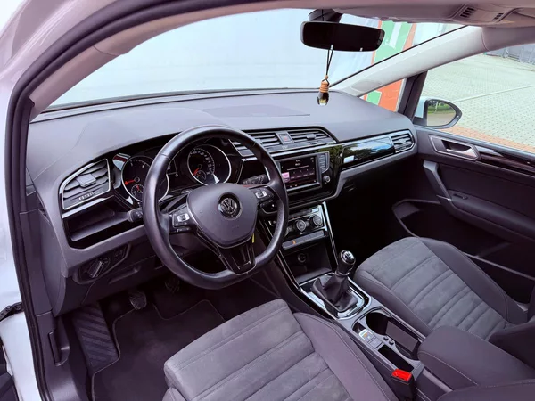 Volkswagen Touran 2.0 TDi Highline, ČR, 7 míst - foto 17
