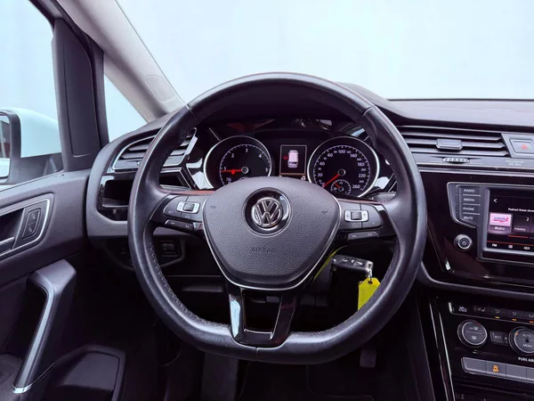 Volkswagen Touran 2.0 TDi Highline, ČR, 7 míst - foto 18