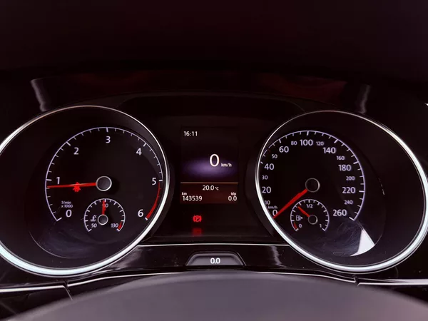 Volkswagen Touran 2.0 TDi Highline, ČR, 7 míst - foto 19