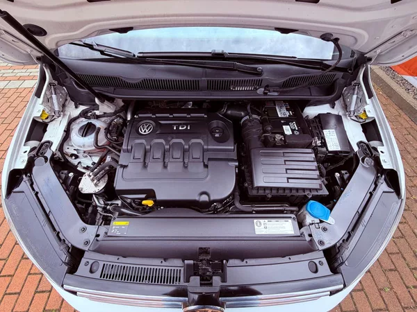 Volkswagen Touran 2.0 TDi Highline, ČR, 7 míst - foto 27