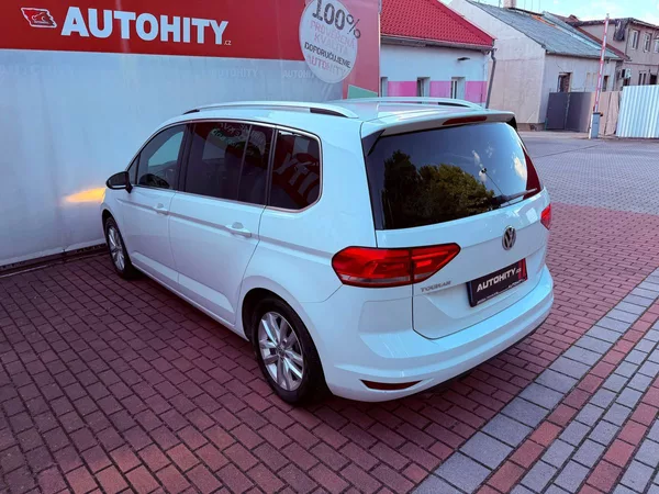Volkswagen Touran 2.0 TDi Highline, ČR, 7 míst - foto 7