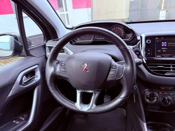 Peugeot 2008 1.2 PureTech Active, ČR, 1.Maj - foto 15