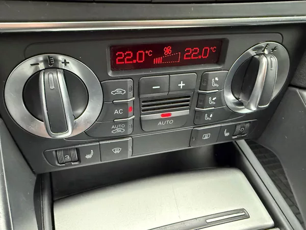 Audi A3 2.0 TDi, AutoAC - foto 17