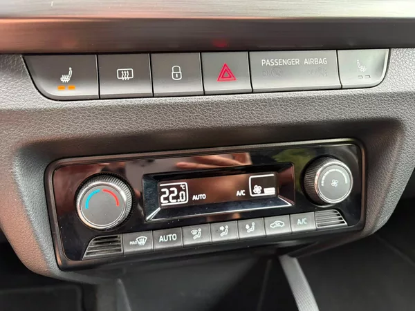 Škoda Fabia 1.2 TSi Style, ČR, Serviska - foto 18