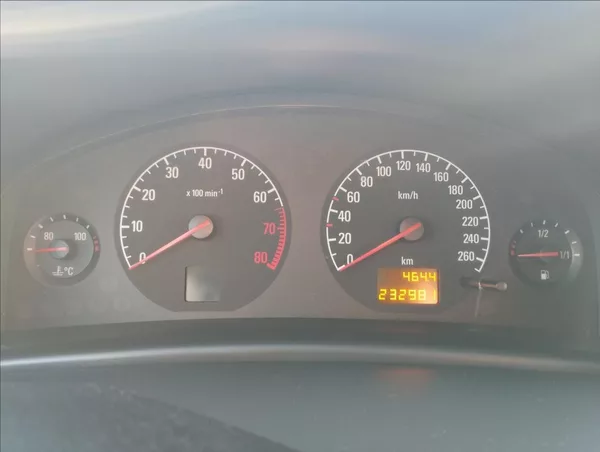 Opel Vectra 1,8 i 90KW - foto 11