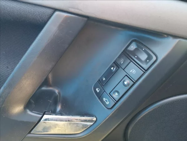 Opel Vectra 1,8 i 90KW - foto 15